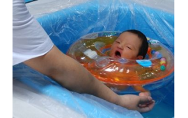 育儿知识：刚出生的婴儿游泳有什么好处？ (542播放)