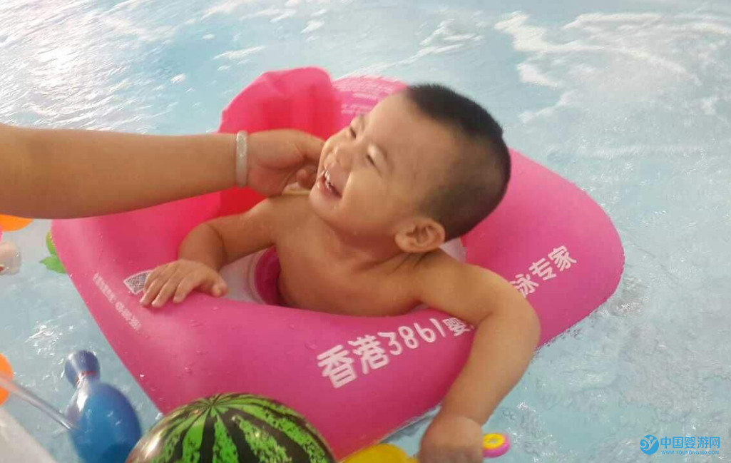 宝宝游泳和玩水的好处