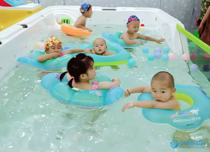 婴儿游泳让宝宝身体更优秀
