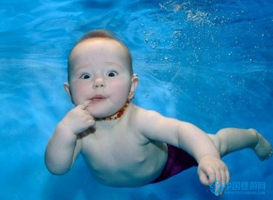 婴儿游泳提高宝宝食欲1