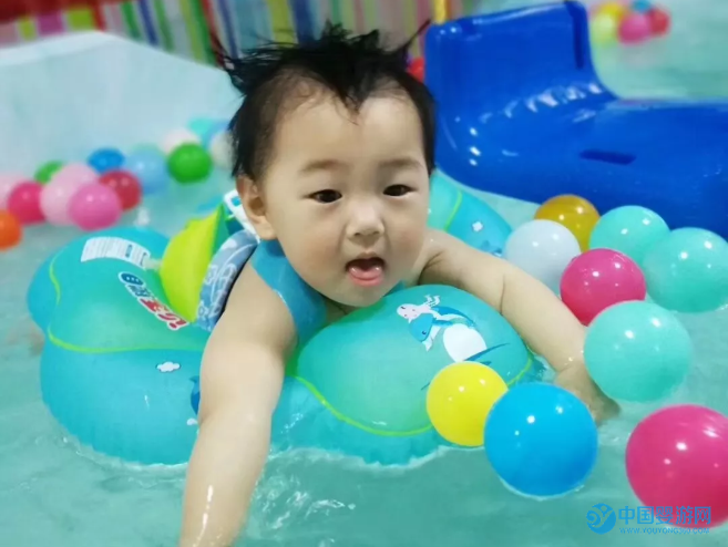 为什么婴幼儿游泳需要坚持