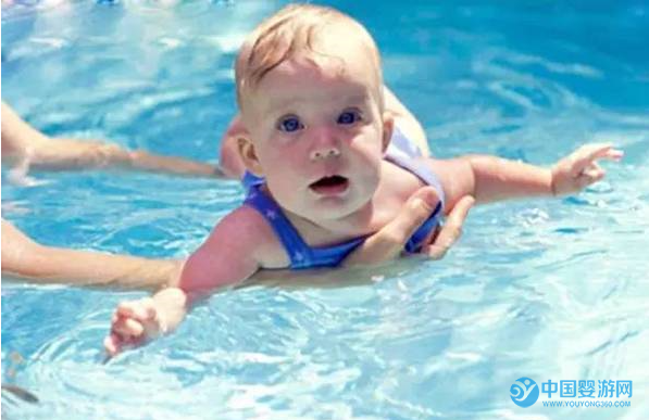婴儿游泳固然好，但这些情况要喊停（宝宝什么时候不能游泳）