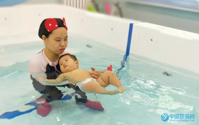 婴儿游泳水育的好处特别明显