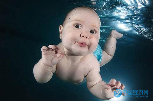 宝宝认生怎么办？不妨带宝宝去婴儿游泳1