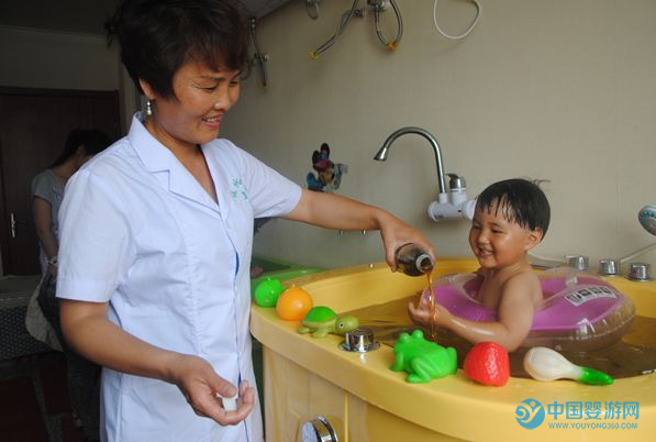 婴儿游泳馆可以加入婴幼儿药浴保健服务项目吗？1