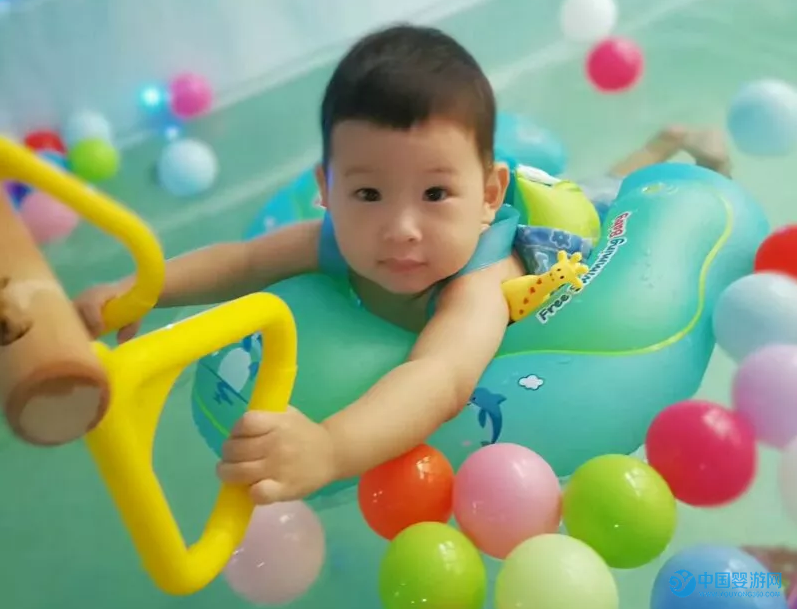 宝宝呕吐还可以游泳吗？
