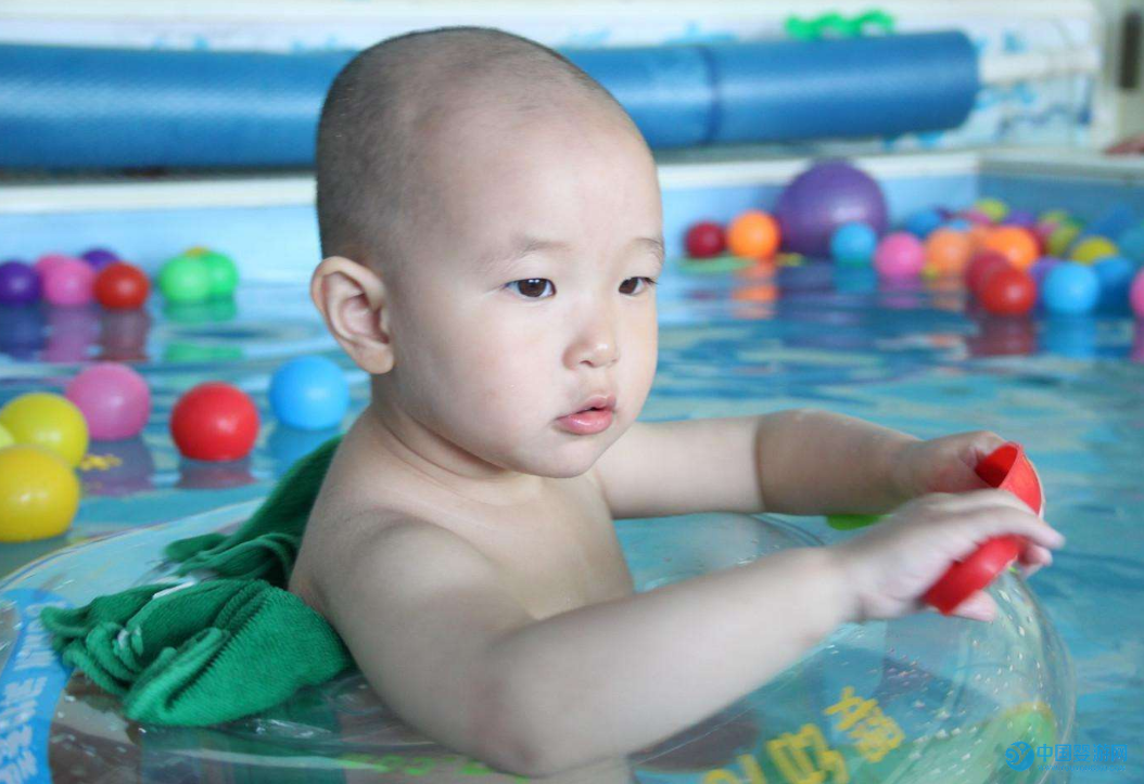 婴儿游泳多少钱一次？快来了解一下，别被忽悠了2