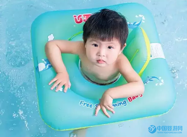 宝宝去婴幼儿游泳馆