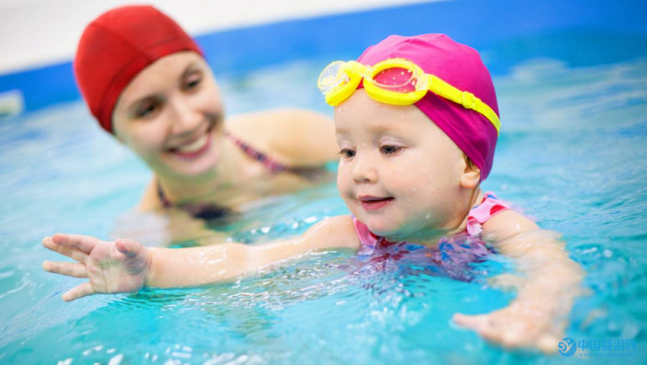 婴儿游泳馆店庆活动，应从宣传婴儿游泳的好处开始