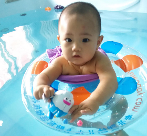 婴儿游泳，您身边的育儿专家，促进宝宝健康成长1
