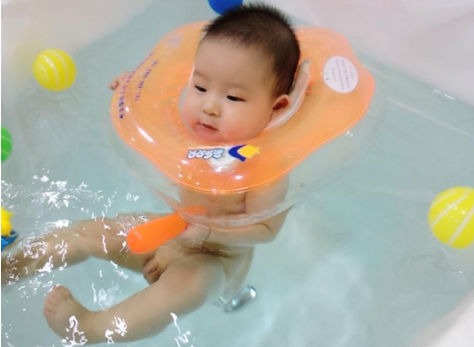 婴儿游泳，您身边的育儿专家，促进宝宝健康成长