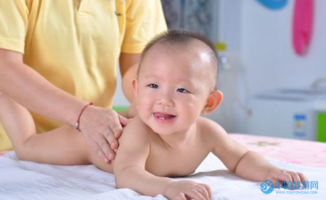 宝宝抚触好处多，时间地点有讲究 婴幼儿健康