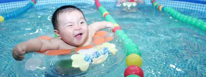 宝宝不吃饭？婴儿游泳来解决 婴儿游泳的好处1