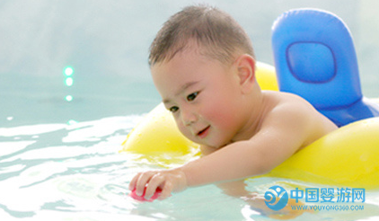 婴儿游泳虽然好，但这些问题不可忽视！婴儿游泳的好处 婴儿游泳三大注意事项1