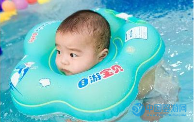 婴儿游泳脖圈位于2019年最新婴儿用品黑名单？离开了脖圈，新生儿婴儿将如何游泳？2