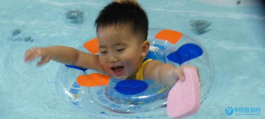 2019年，带宝宝到婴儿游泳馆就是最好的礼物 坚持婴儿游泳让宝宝更健康 婴儿游泳的好处