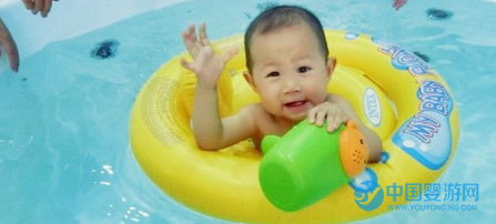 注意！坚持婴儿游泳的宝宝要“搞事情”！ 坚持婴儿游泳的好处 带宝宝去游泳有必要吗 带宝宝去游泳的好处12