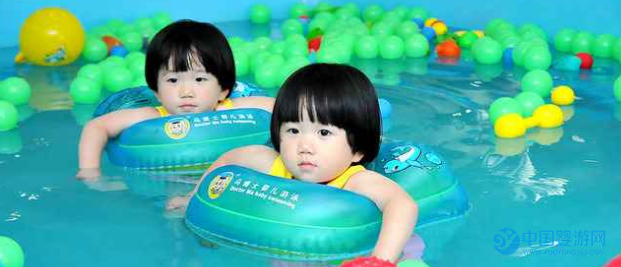 坚持婴儿游泳还有这种好处，不知道的家长亏大了 坚持婴儿游泳的好处 婴儿游泳时间多少为宜2