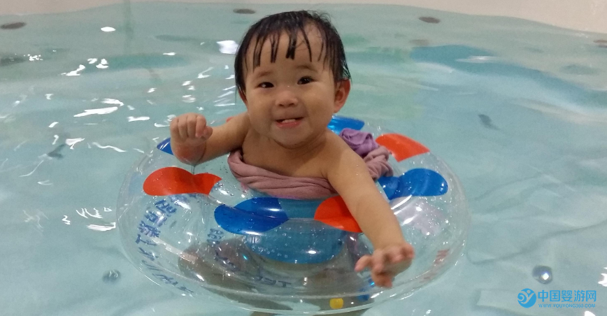 宝宝是否经常游泳，从日常表现就能看出来 坚持婴儿游泳的宝宝表现更出色，这些特点是藏不住的 坚持婴儿游泳的好处 婴儿游泳的五大好处1