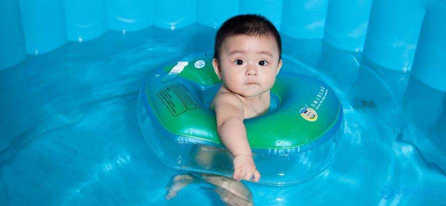 春季预防感冒，宝宝游泳好处多 婴儿游泳提高宝宝免疫力 宝宝游泳的好处211