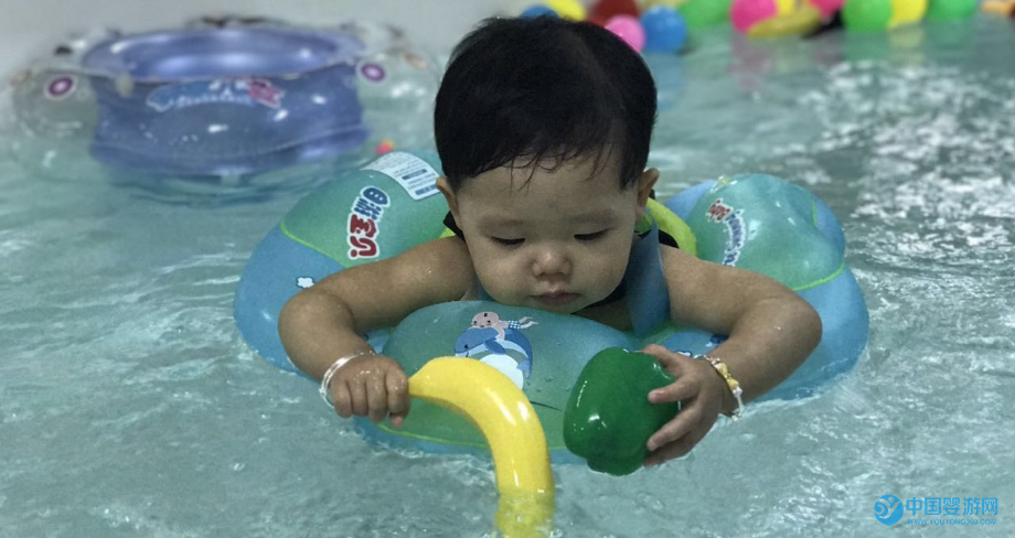 宝宝游泳之后身体不适是怎么回事？小孩儿游泳之后身体不适 宝宝游泳注意事项 婴儿游泳准备工作1