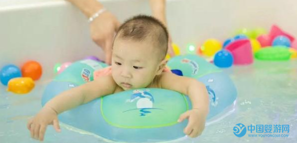 您对目前流行的婴儿游泳有什么看法？来看广大家长怎么说 家长眼中婴儿游泳的好处 坚持婴儿游泳的好处 宝妈如何看待婴儿游泳 1