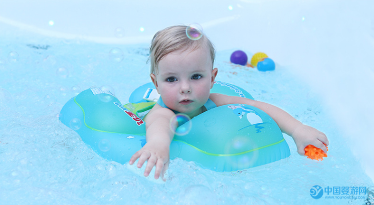一个宝宝是否经常游泳，看这五点就知道 坚持婴儿游泳的好处 宝宝坚持游泳的变化 婴儿游泳的五大好处23