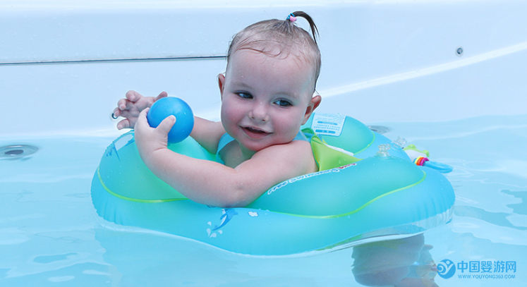 一个宝宝是否经常游泳，看这五点就知道 坚持婴儿游泳的好处 宝宝坚持游泳的变化 婴儿游泳的五大好处2
