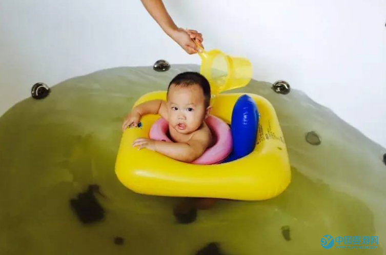 宝宝泡药浴后咳嗽更凶是怎么回事？ 宝宝药浴后病情加重 宝宝药浴注意事项 药浴要注意哪些事情