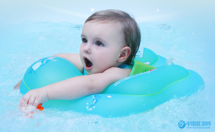家长：让宝宝坚持婴儿游泳，是最明智的决定 坚持婴儿游泳的好处 婴儿游泳的最佳时间 婴儿游泳宝宝更聪明