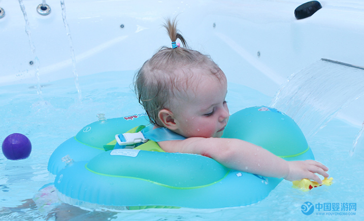 游泳并不是成年人的专利，宝宝更要学游泳！ 坚持婴儿游泳的好处 宝宝为什么要学习游泳