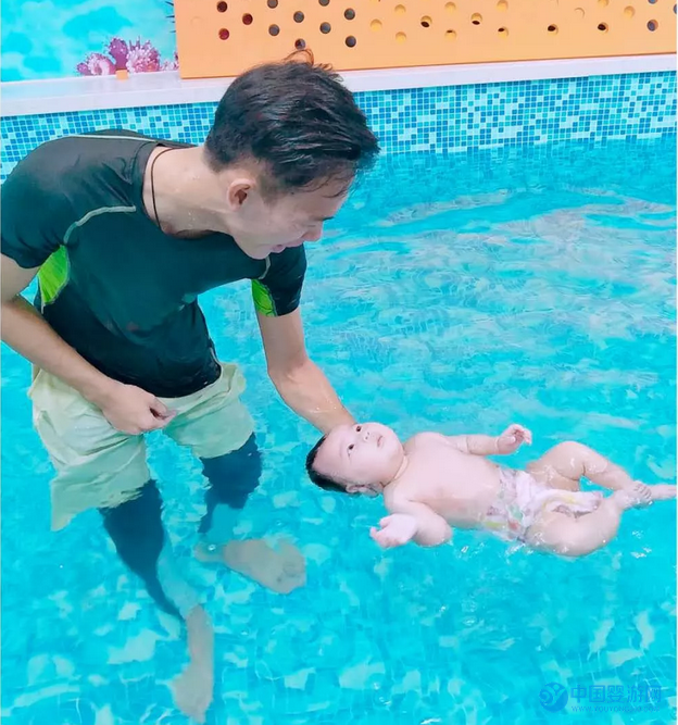 卓园水育婴幼儿防溺水自救游泳训练课程