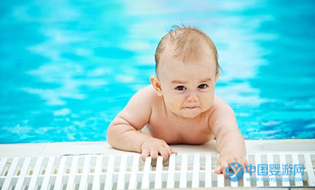 注意！想让宝宝长大个的家长决不能错过！婴儿游泳在向你招手！ 希望宝宝长大个的家长有福了！ 坚持婴儿游泳的好处 婴儿游泳促进身高增长 婴儿游泳提高免疫力2