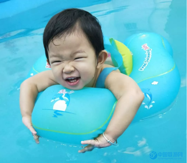 婴儿肌张力高需要天天游泳吗？ 宝宝肌张力高怎么办 肌张力高宝宝可以游泳 游泳缓解宝宝肌张力高2