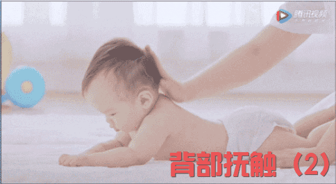 婴儿抚触手法动态教程，每一个步骤清晰可见 婴儿抚触教程 宝宝抚触步骤 婴儿抚触视频教程10