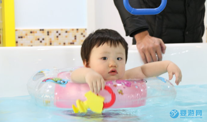 游泳，应该从小抓起！ 为什么让宝宝从小练习游泳，很多家长忽略了这一点！11