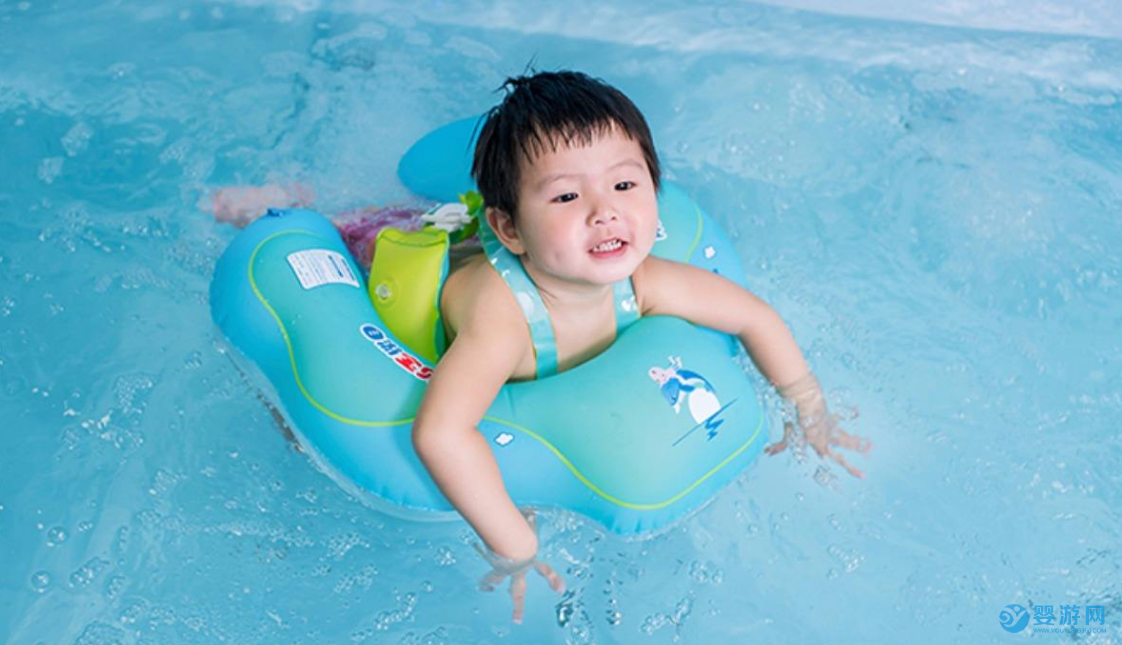 婴儿游泳趴圈怎么使用？ 趴圈的正确戴法 婴儿游泳圈选择 趴圈使用注意事项2