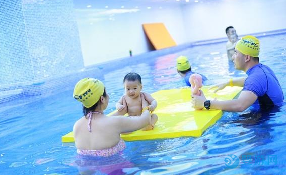 游泳馆六一儿童节可以做哪些亲子活动 婴儿游泳馆六一活动 游泳馆六一亲子活动 儿童节亲子活动吸引人。2