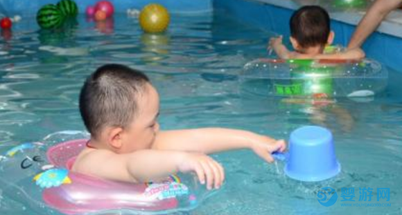 宝宝什么时候游泳最好？这些小细节很重要！ 婴儿游泳需要注意什么 婴儿游泳时间多久最好 婴儿游泳的最佳时间 婴儿游泳适宜频率1