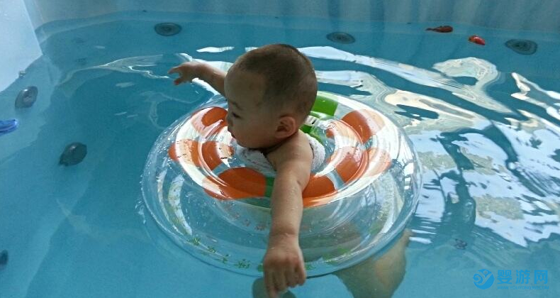 婴儿游泳的坏处有哪些？你整天想的都是啥？ 坚持婴儿游泳的好处 婴儿游泳注意事项 婴儿游泳有哪些好处3