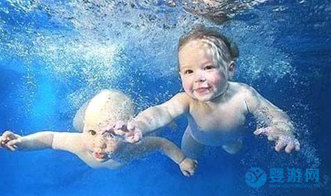 新生儿游泳注意事项——你不得不知道的事儿！ 新生儿游泳的好处 婴儿游泳注意事项 新生儿可以游泳吗5
