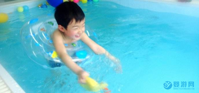 专家：免疫力低的宝宝秋季更应该去游泳！ 坚持婴儿游泳的好处 婴儿游泳提高免疫力 婴儿游泳有哪些好处 婴儿游泳的好处有哪些 (3)