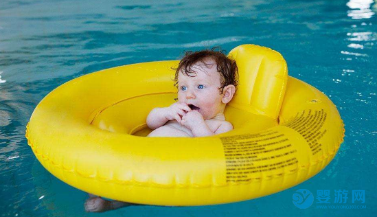 婴儿游泳促进宝宝这五个方面的发展，让家长赞不绝口！ 坚持婴儿游泳的好处 婴儿游泳有哪些好处 坚持婴儿游泳变化 婴儿游泳促进宝宝发展 (2)
