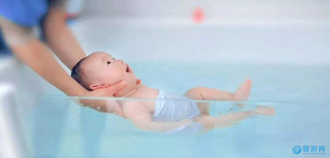 家长：直到带孩子游泳才发现，原来婴儿游泳真的能提高宝宝食欲！ 坚持婴儿游泳的好处 婴儿游泳提高食欲 婴儿游泳有哪些好处