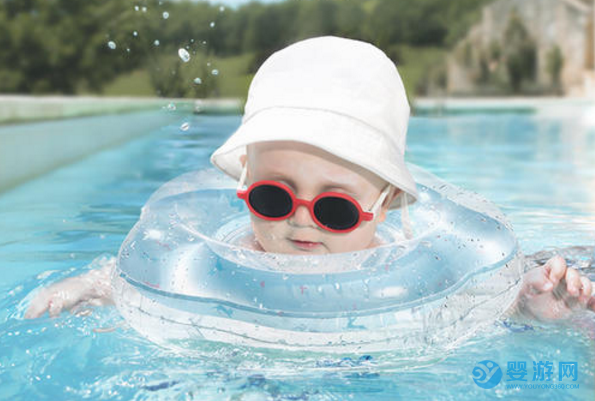想让宝宝冬季吃得好、睡得香、少生病？婴儿游泳了解一下 坚持婴儿游泳的好处 婴儿游泳有哪些好处 冬季宝宝游泳的好处 冬季孩子能游泳吗 (4)
