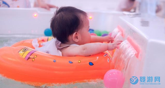 别等错过了才后悔，婴儿游泳真的对宝宝挺好的！ 坚持婴儿游泳最佳时间 婴儿游泳有哪些好处 坚持婴儿游泳的好处