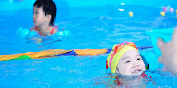 年底纠结症：同样是开婴儿游泳馆，为什么差距这么大？ 婴儿游泳馆提高收益 婴儿游泳馆经营管理 婴儿游泳馆年底总结 (4)