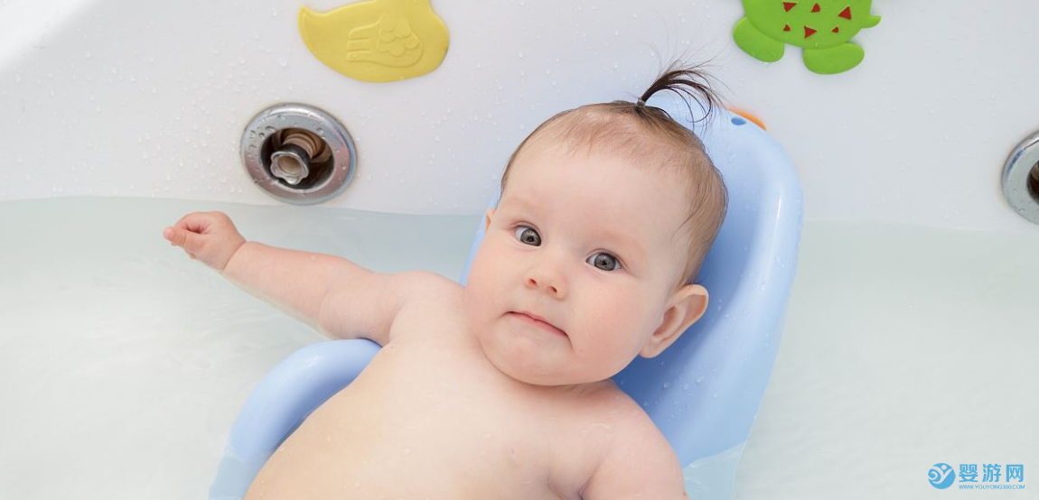 有没有想过，为什么孩子一到冬季就食欲下降？ 坚持婴儿游泳的好处 婴儿游泳有哪些好处 婴儿游泳促进宝宝食欲 (1)