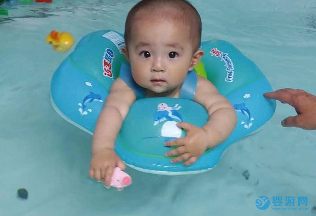 婴幼儿游泳的好处是全面的