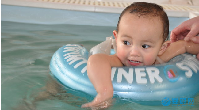 家长测评：宝宝坚持婴儿游泳都有哪些提升！ 家长眼中婴儿游泳好处 婴儿游泳有哪些好处 婴儿游泳的好处评价 (6)
